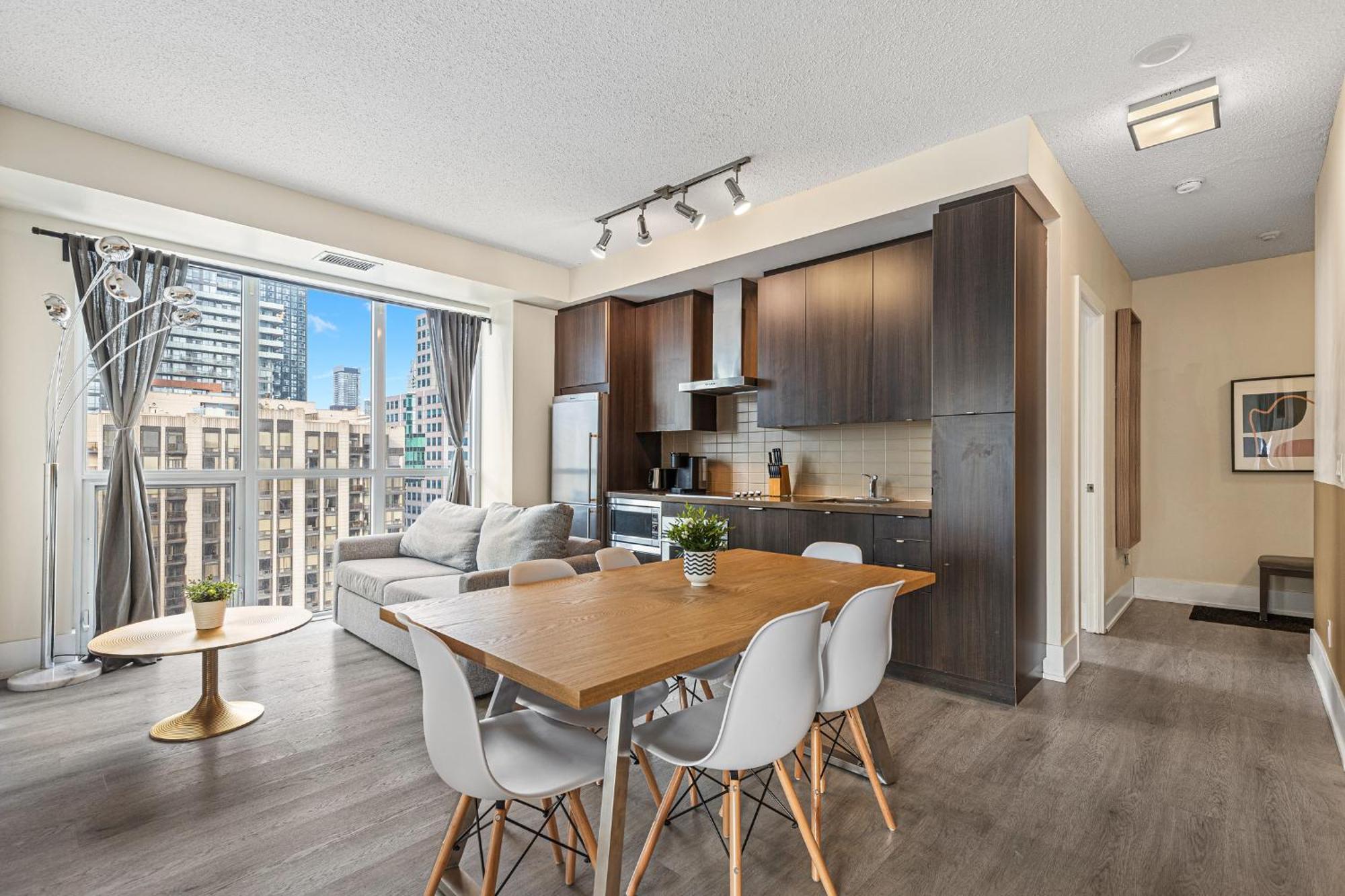 3 Bedroom Beside Cn Tower With Parking Downtown Торонто Екстер'єр фото