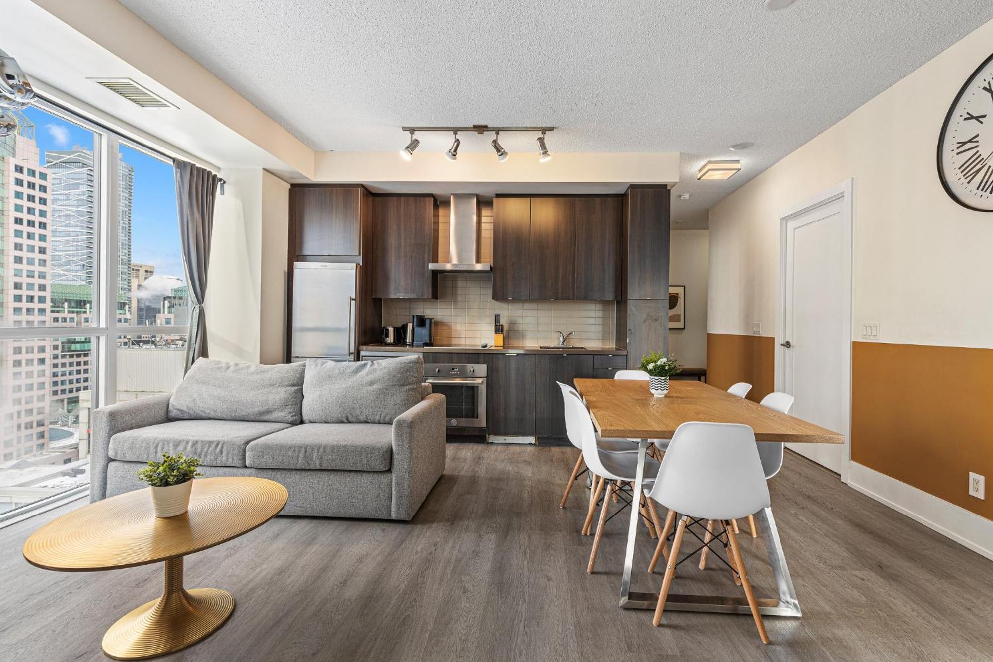 3 Bedroom Beside Cn Tower With Parking Downtown Торонто Екстер'єр фото