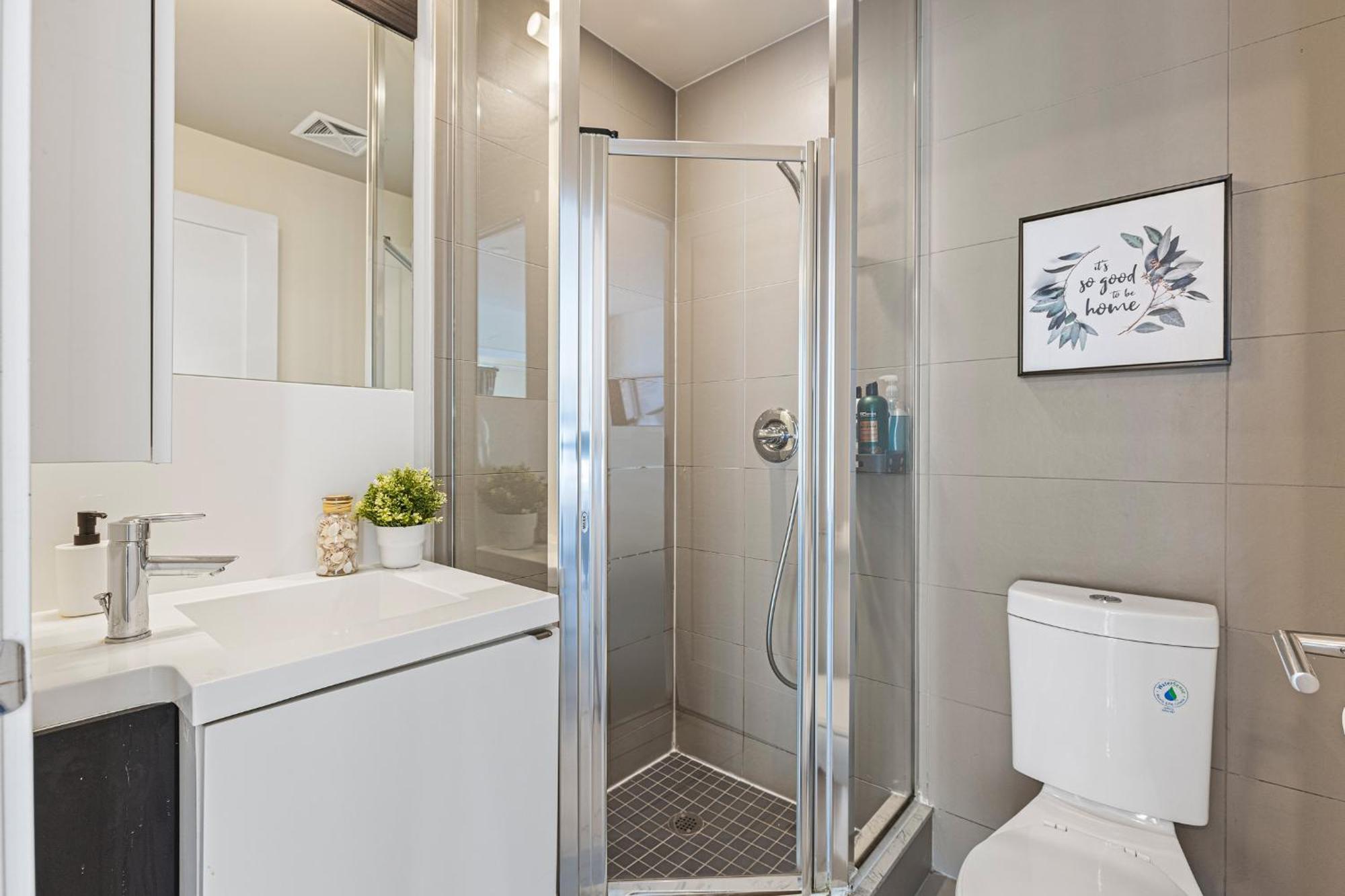3 Bedroom Beside Cn Tower With Parking Downtown Торонто Екстер'єр фото