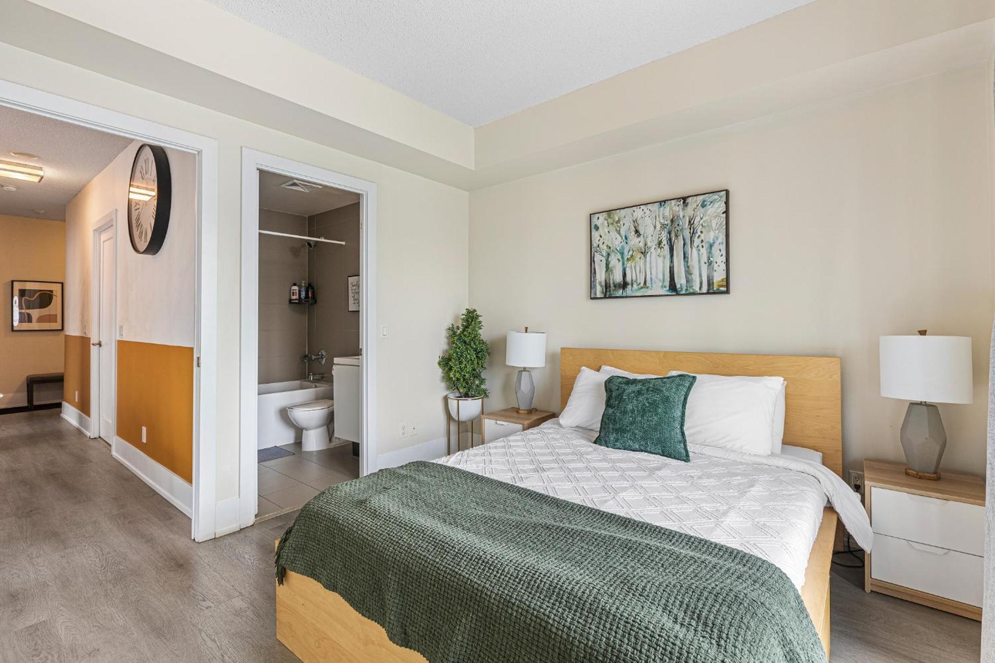 3 Bedroom Beside Cn Tower With Parking Downtown Торонто Екстер'єр фото
