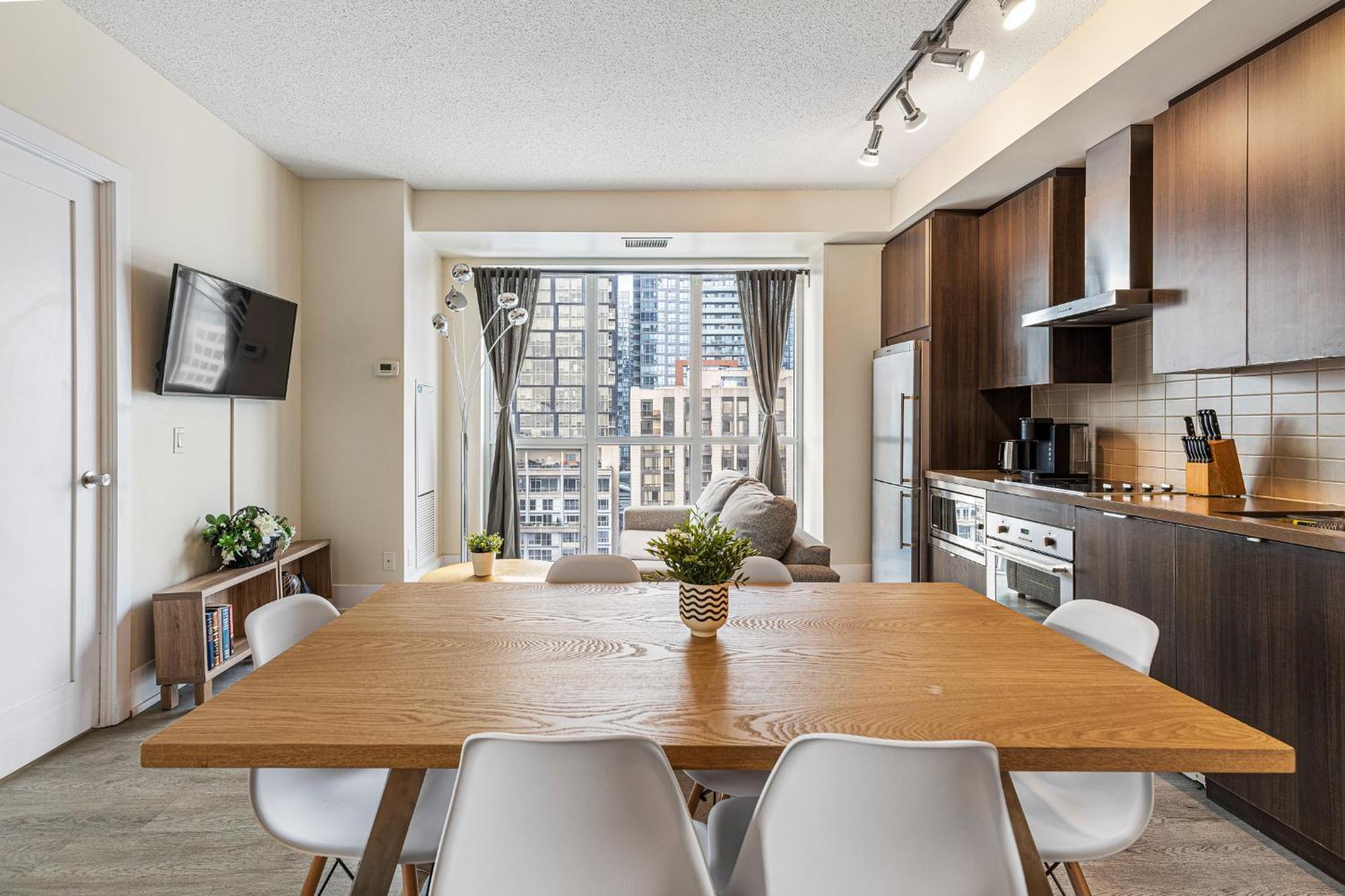 3 Bedroom Beside Cn Tower With Parking Downtown Торонто Екстер'єр фото